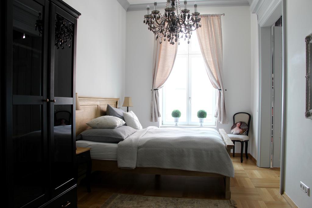 Leon Apartments لبسيا المظهر الخارجي الصورة